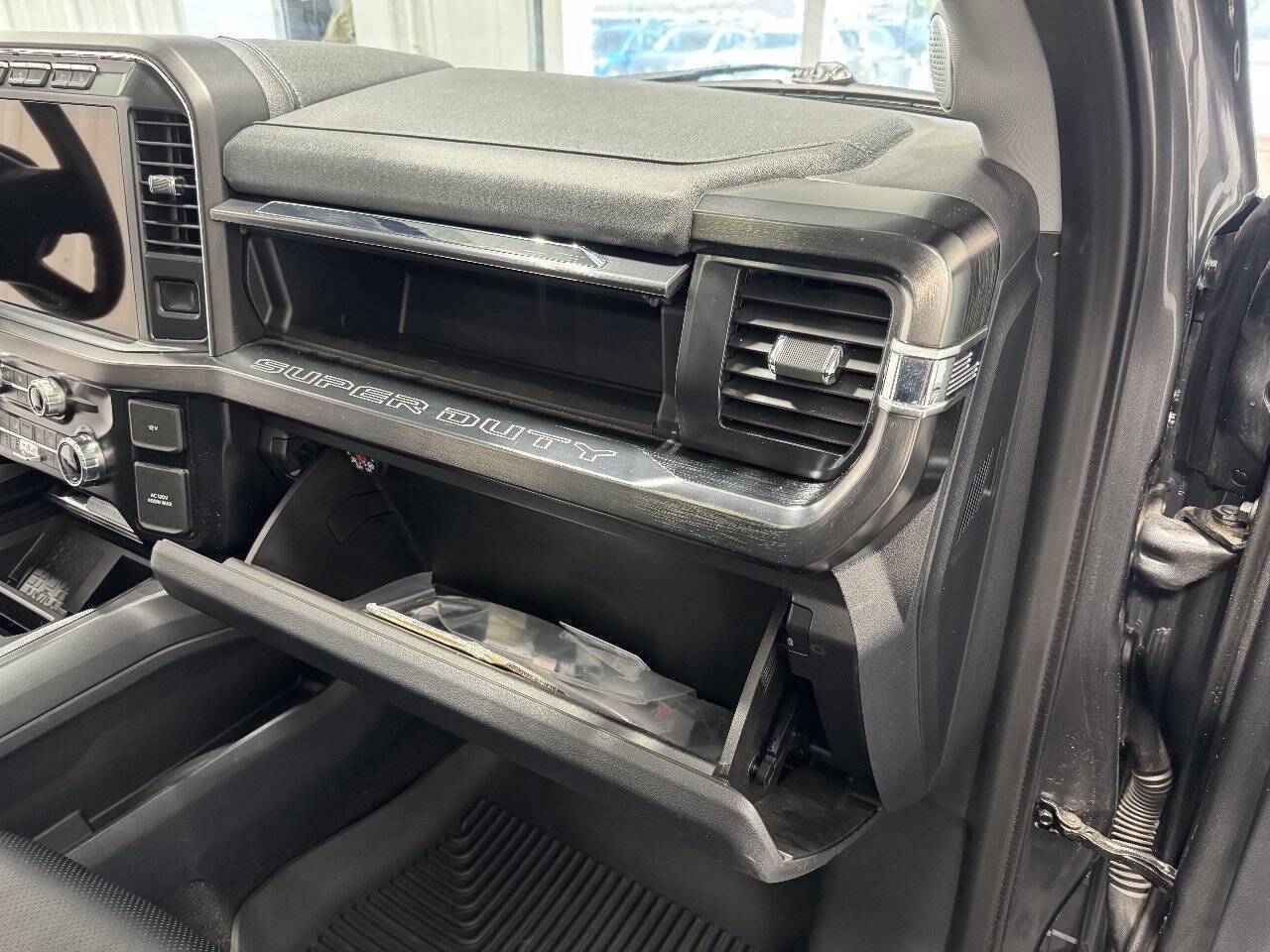 Used 2023 Ford F350 Lariat w/ Lariat Ultimate Package AWD/4WD image 29