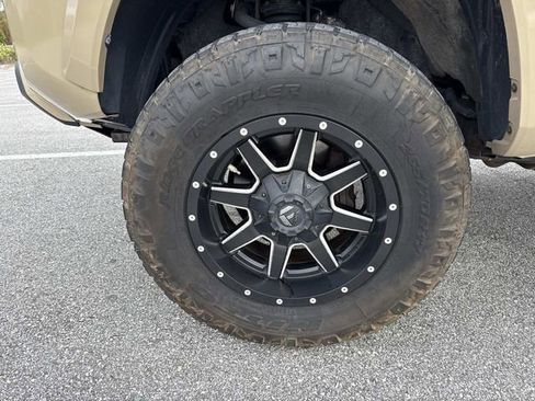 Used 2017 Toyota Tacoma SR5 image 30