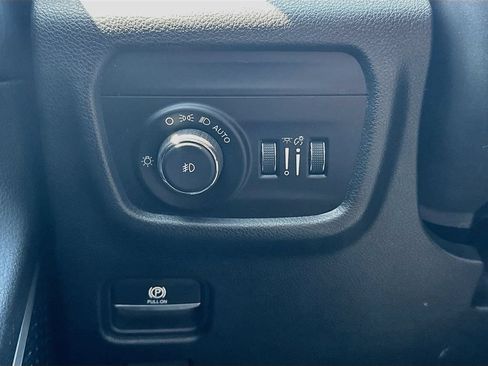 Used 2022 Jeep Grand Cherokee Limited RWD image 10