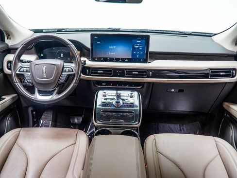 Used 2023 Lincoln Nautilus Reserve AWD/4WD image 5