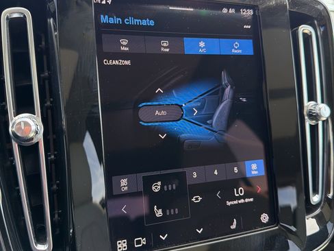 Used 2023 Volvo XC40 B5 Plus w/ Protection Package Premier image 15