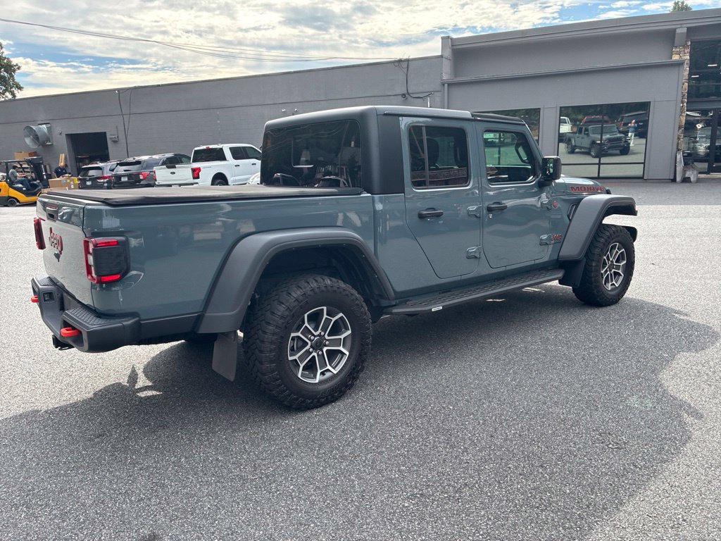 Used 2024 Jeep Gladiator Mojave w/ Technology Group AWD/4WD image 18