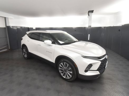 Used 2023 Chevrolet Blazer Premier w/ Driver Confidence II Package image 5