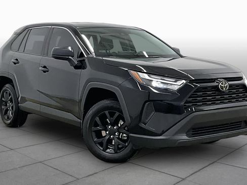 Used 2023 Toyota RAV4 LE FWD image 3
