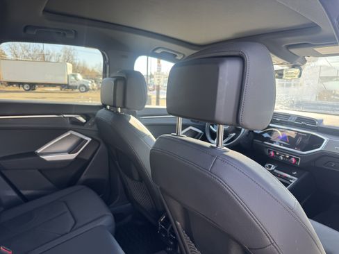 Used 2023 Audi Q3 2.0T Premium w/ Convenience Package image 18