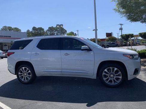 Used 2020 Chevrolet Traverse Premier FWD image 9