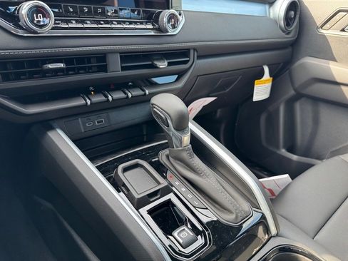 New 2025 Chevrolet Colorado LT w/ LT Convenience Package image 17