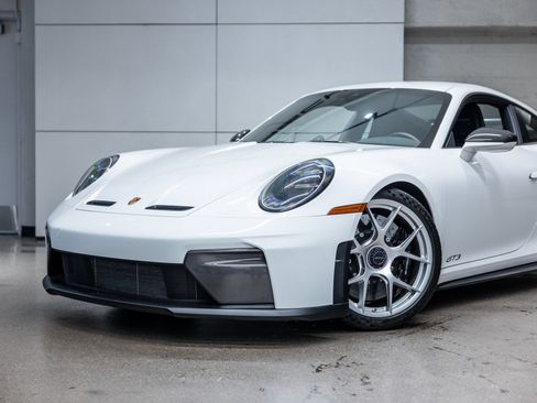 Certified 2025 Porsche 911 GT3 RWD image 23