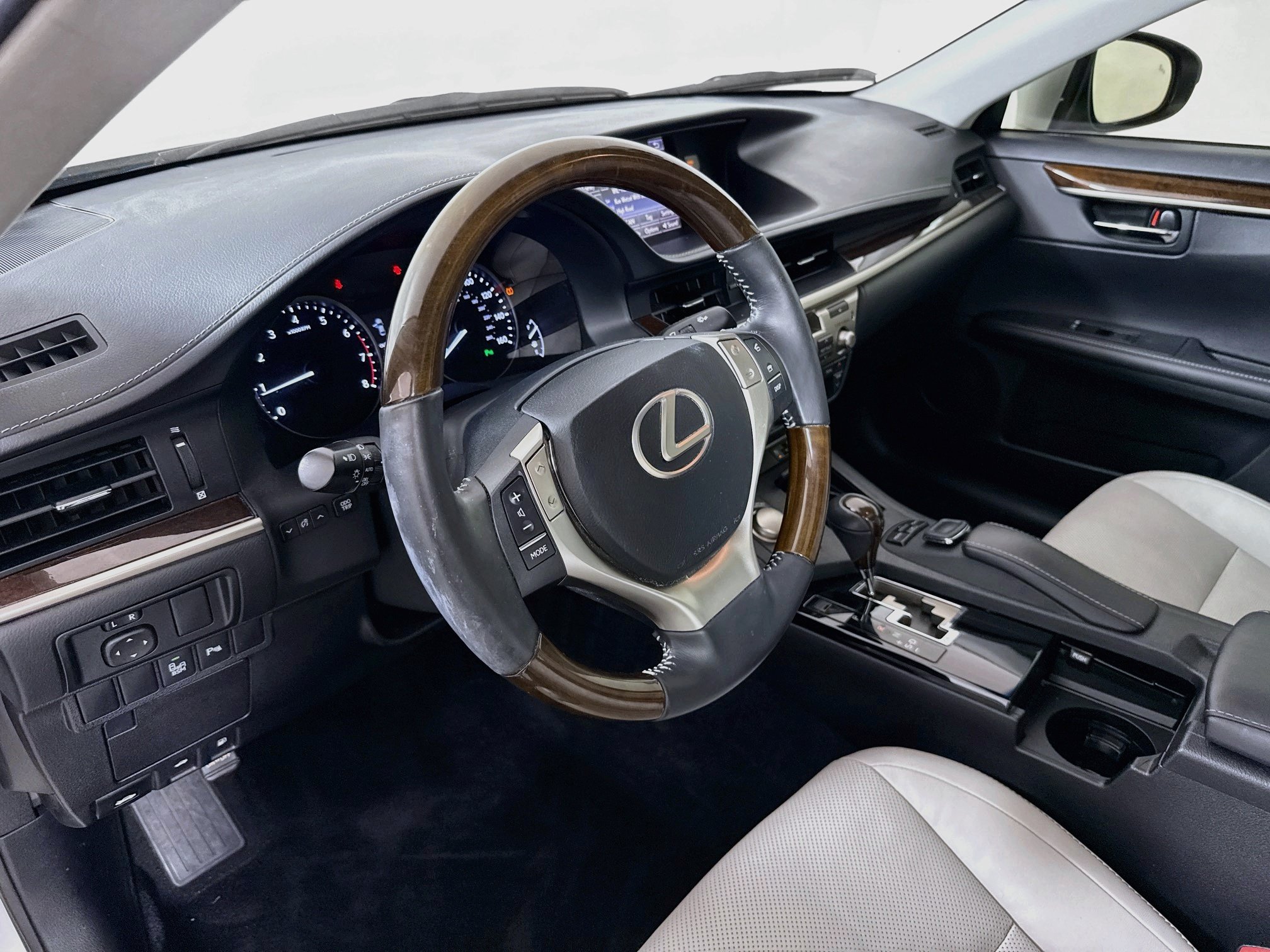 Used 2015 Lexus ES 350 w/ Luxury Package FWD image 9