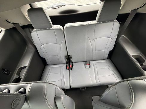 Used 2018 Buick Enclave Premium w/ LPO, Hit The Road Package AWD/4WD image 18