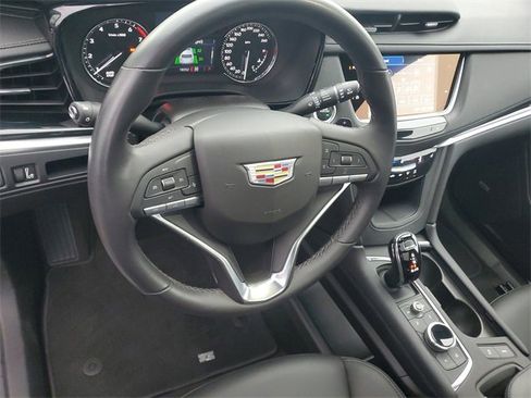 Certified 2024 Cadillac XT6 Luxury image 20