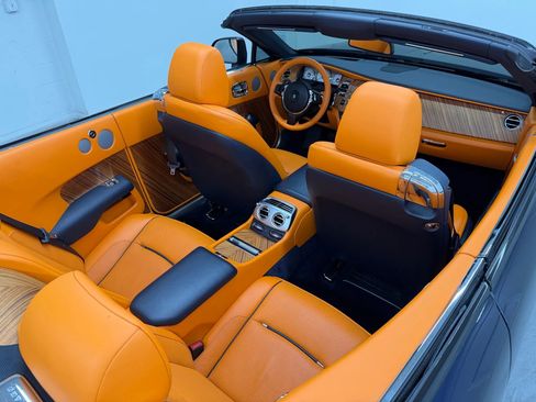 Used 2017 Rolls-Royce Dawn RWD image 13