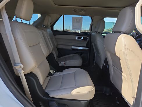 Certified 2022 Ford Explorer XLT w/ Equipment Group 202A image 16