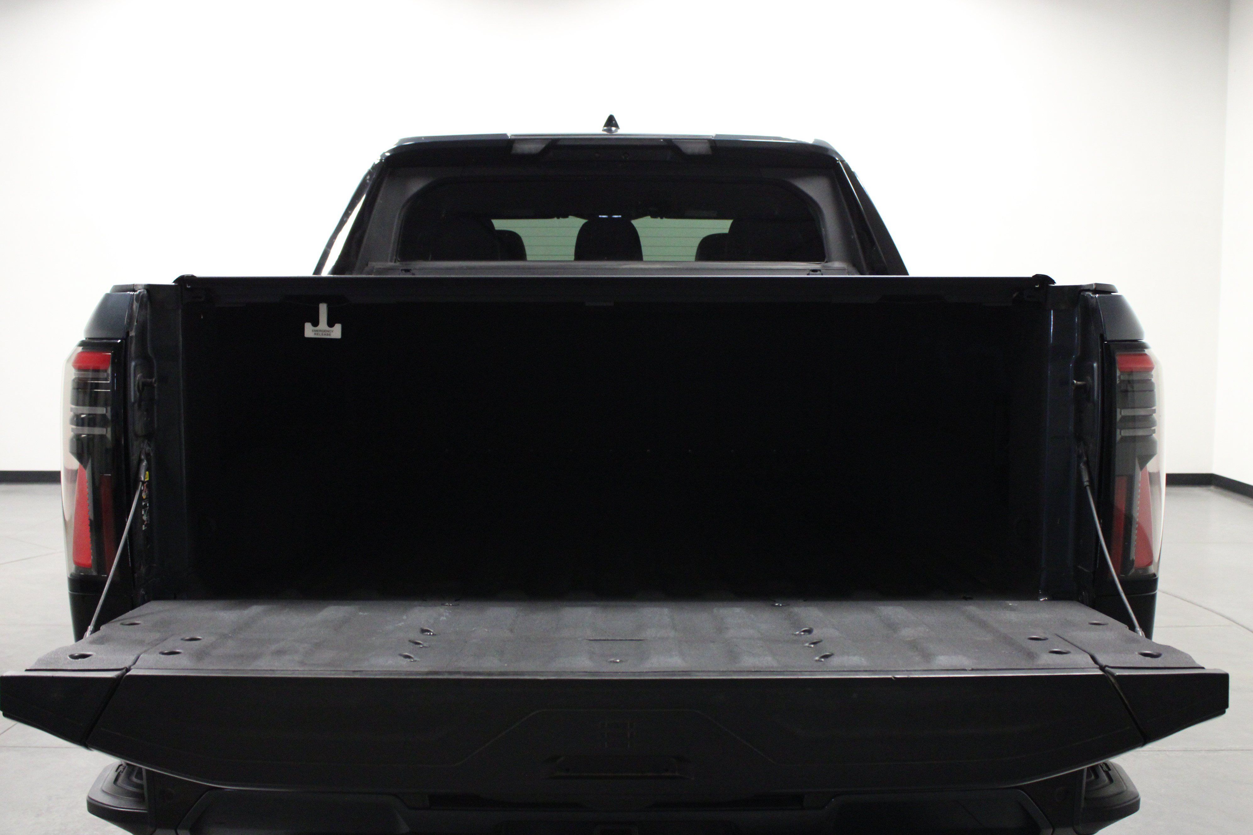 Used 2025 GMC Sierra EV Denali AWD/4WD image 14