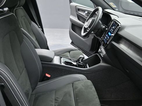Used 2023 Volvo C40 P8 Recharge Ultimate image 15