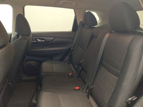 Used 2018 Nissan Rogue SV AWD/4WD image 18