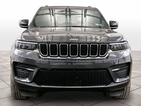 Used 2025 Jeep Grand Cherokee Laredo X w/ Luxury Tech Group I AWD/4WD image 3