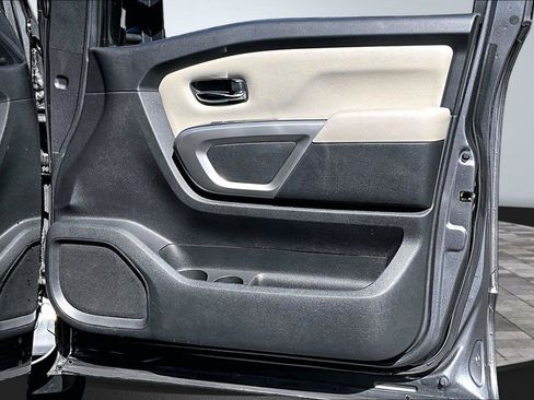 Used 2024 Nissan Titan SV w/ SV Convenience Package RWD image 25