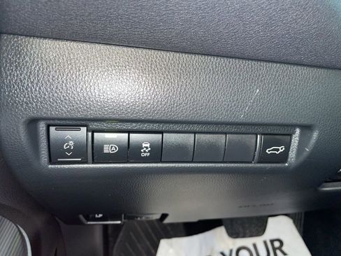 Used 2024 Toyota Venza Nightshade image 25