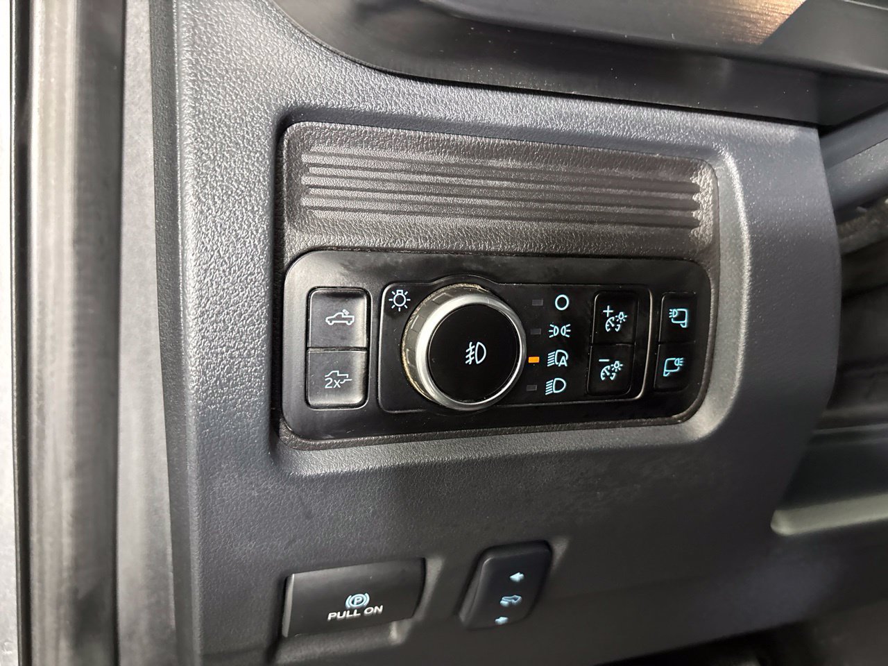 Used 2025 Ford F250 Lariat w/ Chrome Package AWD/4WD image 8
