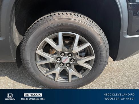 Used 2023 GMC Acadia SLE FWD image 9