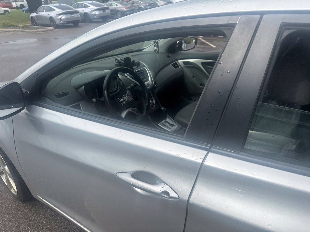 Used 2012 Hyundai Elantra Limited FWD image 19
