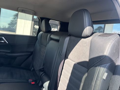 Used 2024 Mitsubishi Outlander SE Black Edition image 5