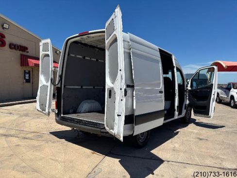 Used 2020 Mercedes-Benz Sprinter 2500 image 24