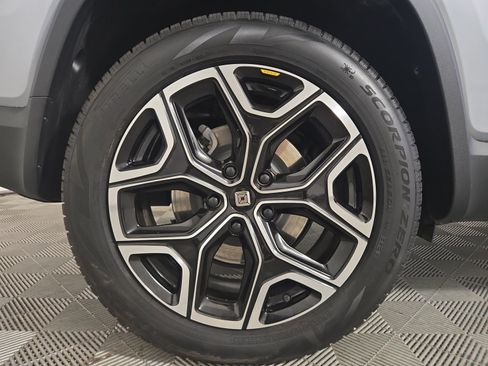 Used 2024 Rivian R1S Adventure AWD/4WD image 12