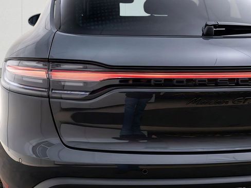 Used 2025 Porsche Macan GTS image 37