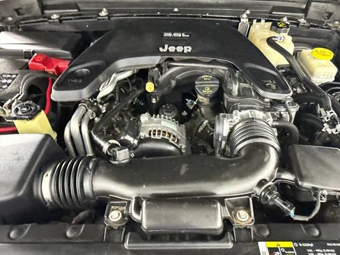 Used 2018 Jeep Wrangler Unlimited Sport S AWD/4WD image 31
