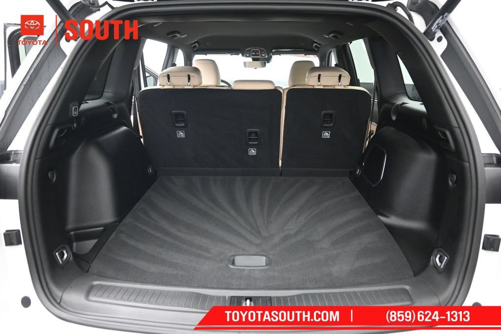 Used 2023 Jeep Grand Cherokee Limited w/ Luxury Tech Group II AWD/4WD image 34
