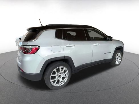 Used 2025 Jeep Compass Limited AWD/4WD image 14