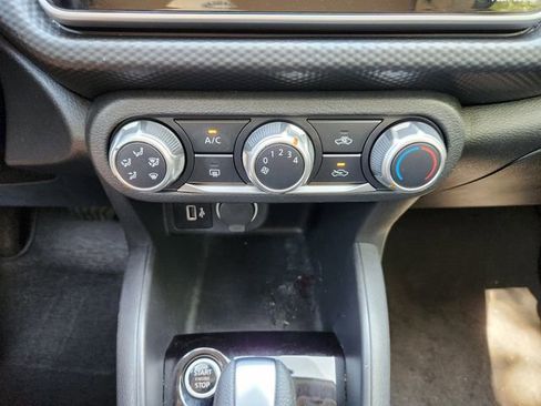 Used 2022 Nissan Kicks S image 17