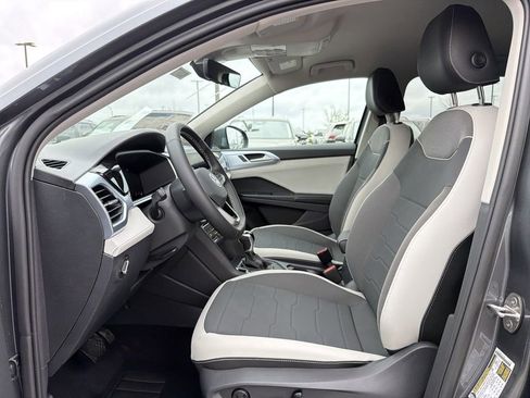 New 2026 Volkswagen Taos SE FWD image 11