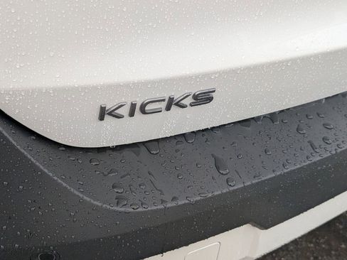 New 2025 Nissan Kicks SR w/ Illumination Package FWD image 7