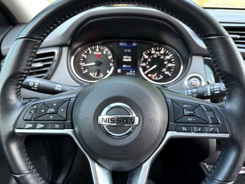 Used 2020 Nissan Rogue SV image 35