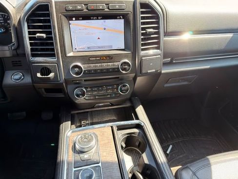 Used 2018 Ford Expedition Limited w/ Equipment Group 301A AWD/4WD image 2