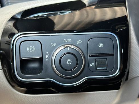 Used 2021 Mercedes-Benz CLA 250 w/ Premium Package image 32