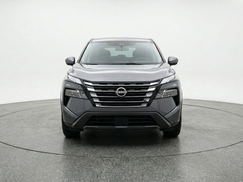 Used 2025 Nissan Rogue SV image 2