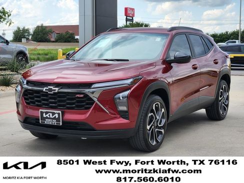 Used 2025 Chevrolet Trax RS w/ Driver Confidence Package FWD image 3