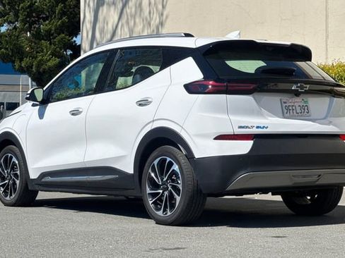 Used 2023 Chevrolet Bolt EUV Premier w/ Sun & Sound Package image 6