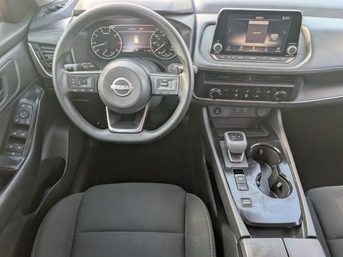 Used 2024 Nissan Rogue S FWD image 10