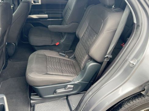 Used 2021 Ford Explorer XLT image 14