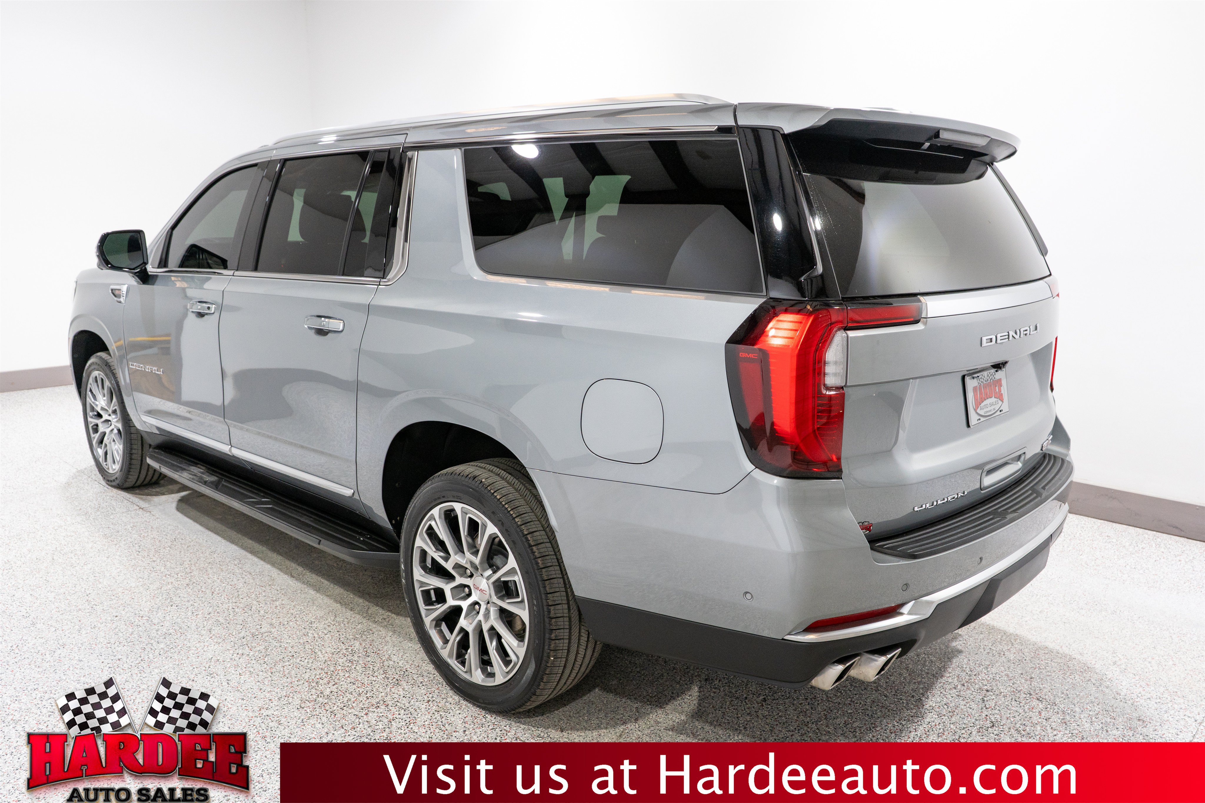 Used 2025 GMC Yukon XL Denali AWD/4WD image 3