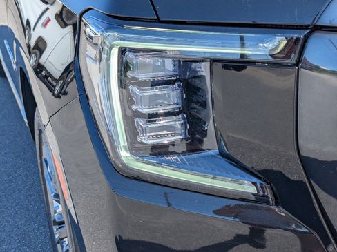 Used 2023 GMC Yukon XL Denali Ultimate image 4