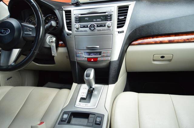 Used 2010 Subaru Outback 2.5i Limited AWD/4WD image 19