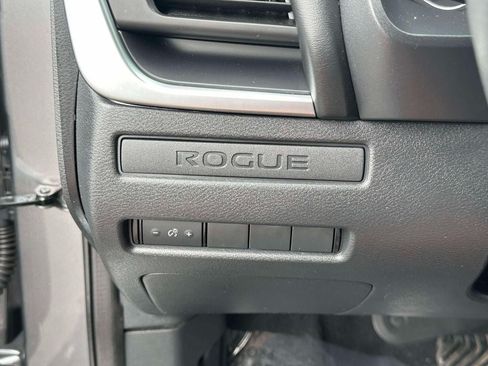 Used 2023 Nissan Rogue S AWD/4WD image 19