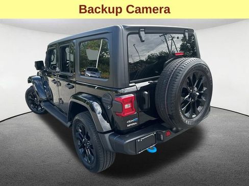 Used 2023 Jeep Wrangler Unlimited Sahara w/ Cold Weather Group AWD/4WD image 7