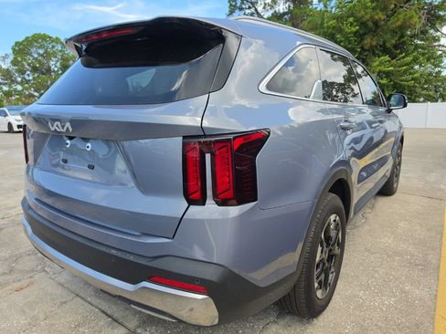 Certified 2025 Kia Sorento S FWD image 16